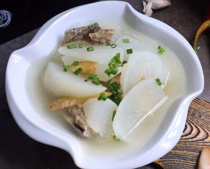 Radish bone soup