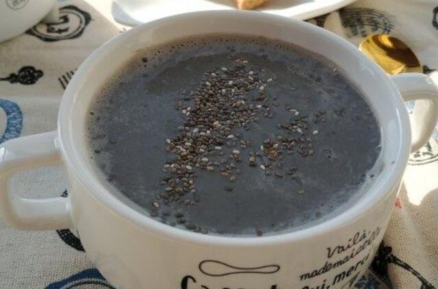 Black sesame walnut black soybean milk